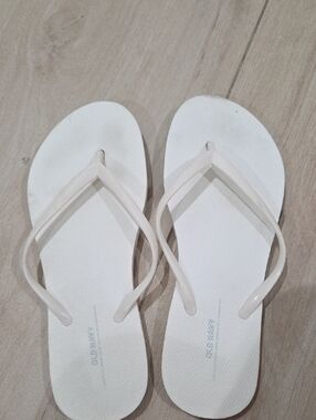 Women’s Simple White Flip Flop Sandals size 8